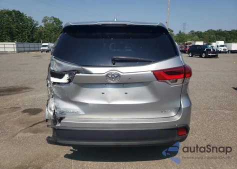 2018 Toyota Highlander Le from USA, damaged, VIN 5TDBZRFH7JS830067